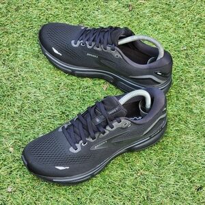 BROOKS GHOST 15 - Women's AthleticShoes - SIZE 9 B